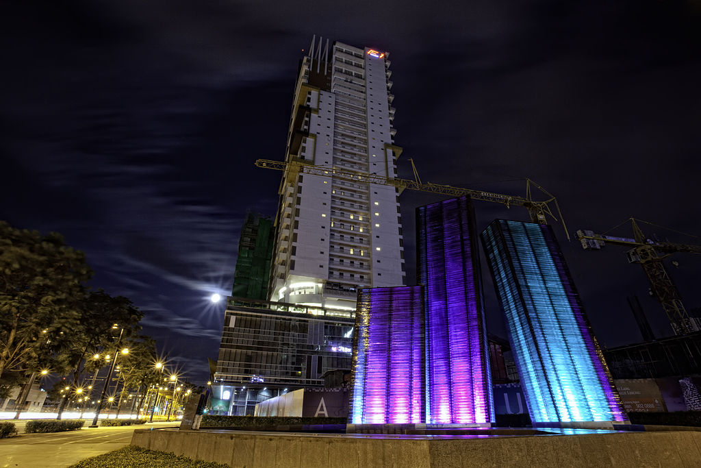 Photo: A night shot of The Transformation Artwork in BGC by h.abanil, http://commons.wikimedia.org